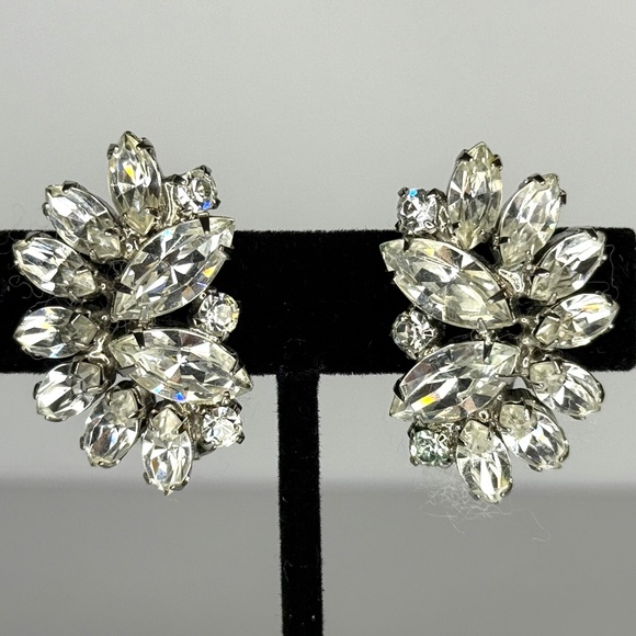 1950-60s, Albert Weiss, Crystal Clip On Earrings in Silver - Picture 1 of 4